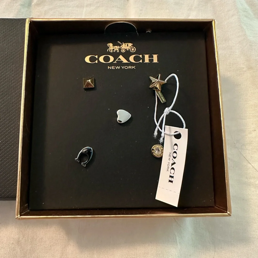 Coach earrings - Picture 2 of 2